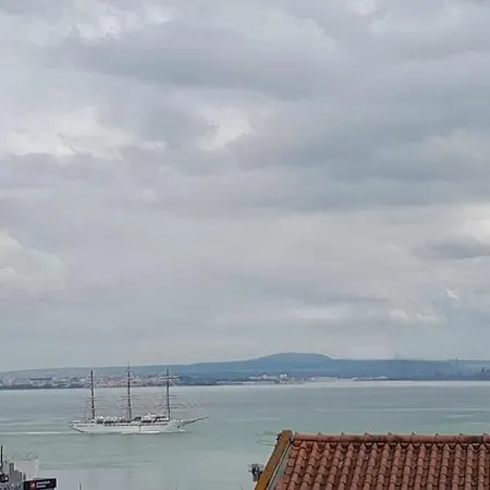 Sun River View Balcony Apartment Lisbon